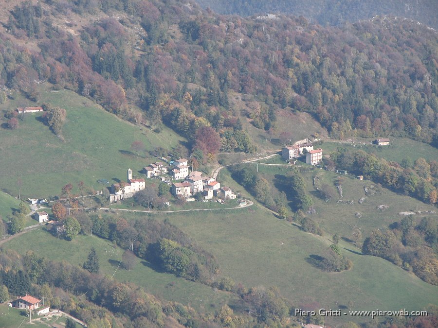 cancervo 172.jpg - Scendendo sul sentiero 136 verso le Foppelle ...vista verso Cespedosio